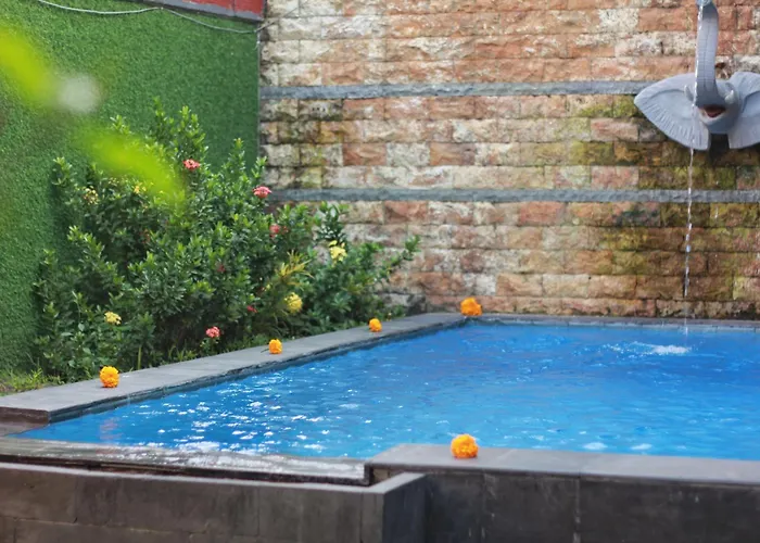 Sera - 3 Units In With Private Pool *